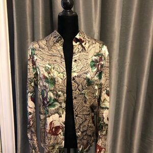 Gorgeous St John blouse, excellent condition.